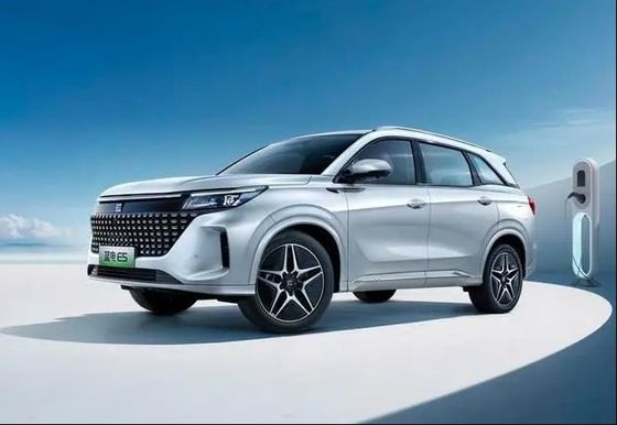 Elektryczny SUV Dongfeng średniej wielkości