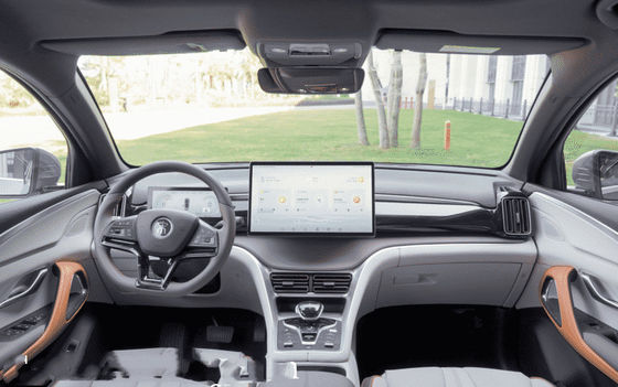 230 km/h Hybrydowy SUV