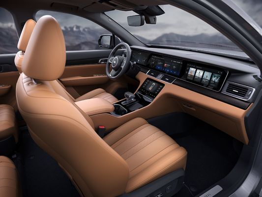 220 km/h Hybrydowy SUV typu plug-in Zasięg 700 km Cztery ekrany Sześcioosobowy samochód elektryczny