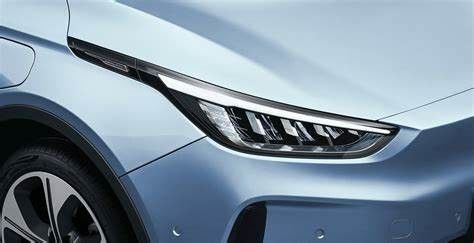 Geometria C Kompaktowe samochody elektryczne EV Zasięg 550 km Napęd na przednie koła 150 km/h