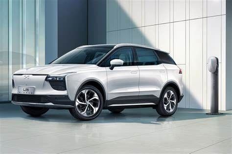 403 km dalekiego zasięgu czysto elektryczne samochody AIWAYS U5 z prędkością 160 km/h