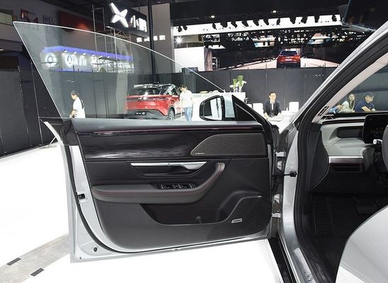Inteligentny limuzynowy samochód elektryczny Xpeng P7 Nedc 2WD 4WD 480 586 670 706 km Zasięg
