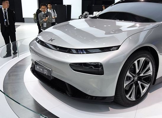 Inteligentny limuzynowy samochód elektryczny Xpeng P7 Nedc 2WD 4WD 480 586 670 706 km Zasięg