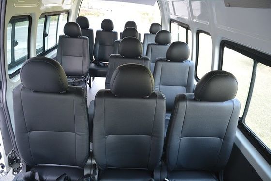 Komfortowy, benzynowany autobus dla pasażerów z 15 miejscami, przy maksymalnej prędkości 130 km/h