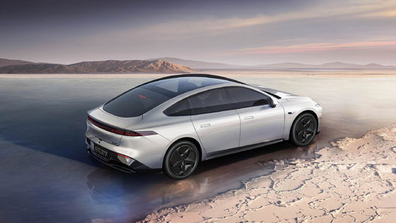 Dongfeng Eπ 007 z zasięgiem 1200 km i drzwiami nożyczkowymi Maksymalna prędkość 165 km/h 5 drzwi