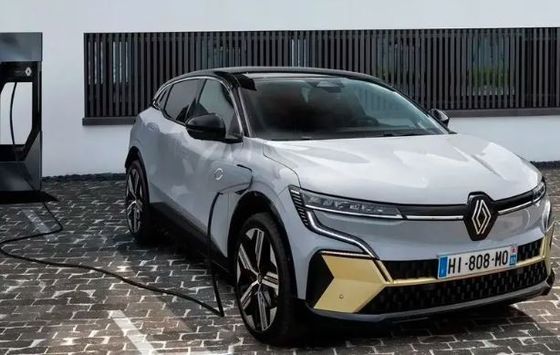 Długotrwała jazda testowa na akumulatorze Renault Megane E-Tech o pojemności 40/60 kWh, z zasięgiem około 158/208 mil