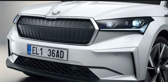 wystarczająco komfortowy w jazdzie i bardzo szybki w Skoda Enyaq iv80 82kWh bateria pojedynczy silnik, napęd na tylne koła samochód elektryczny