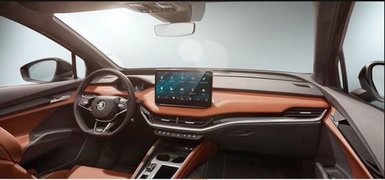 wystarczająco komfortowy w jazdzie i bardzo szybki w Skoda Enyaq iv80 82kWh bateria pojedynczy silnik, napęd na tylne koła samochód elektryczny