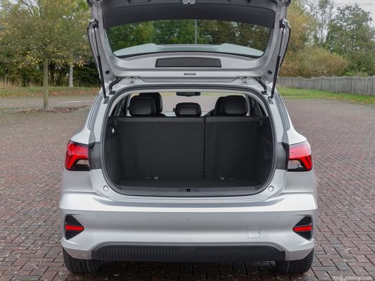 Przestronny, wygodny, całkowicie elektryczny samochód MG 5 EV z przyzwoitym zasięgiem 344 km i zdolnością do ładowania.