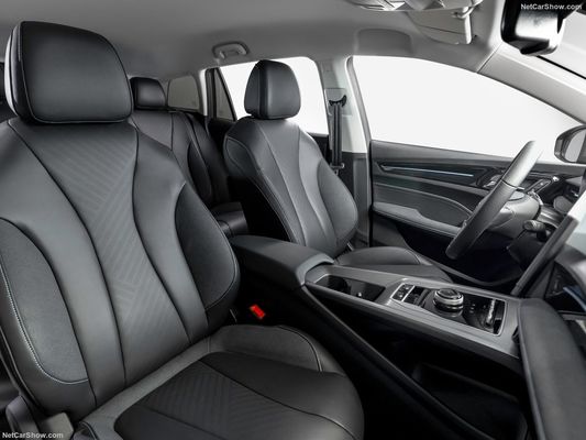 Przestronny, wygodny, całkowicie elektryczny samochód MG 5 EV z przyzwoitym zasięgiem 344 km i zdolnością do ładowania.