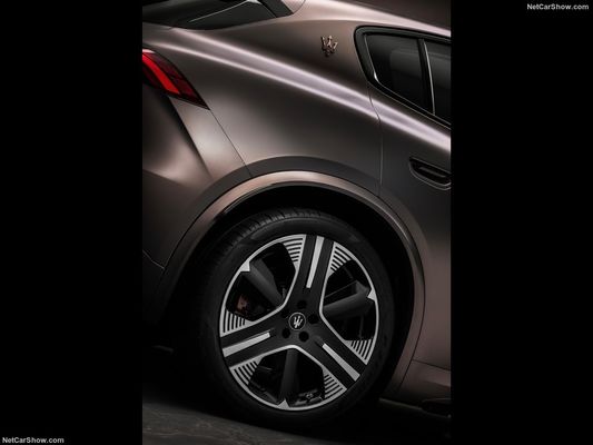 Czysto elektryczny samochód z 450 zasięgami i maksymalną prędkością 325 km/h w Maserati Gran Turismo Folgore