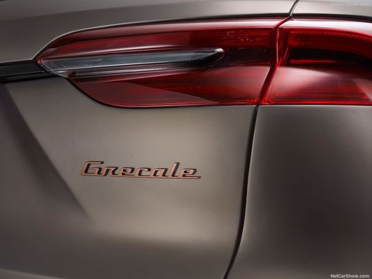 Czysto elektryczny samochód z 450 zasięgami i maksymalną prędkością 325 km/h w Maserati Gran Turismo Folgore