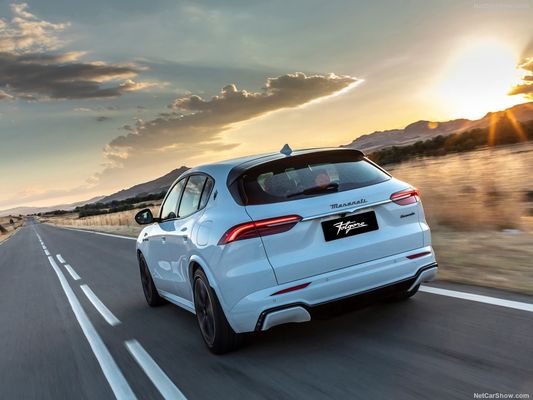 Czysto elektryczny samochód z 450 zasięgami i maksymalną prędkością 325 km/h w Maserati Gran Turismo Folgore