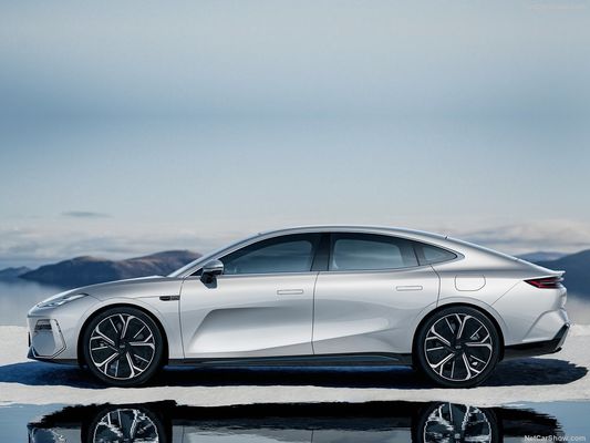 Geely Galaxy E8 Ev Elektryczny samochód 2024 550Kw Max Nowy samochód energetyczny Sedan z jednym silnikiem Przy maksymalnej prędkości 190km/h