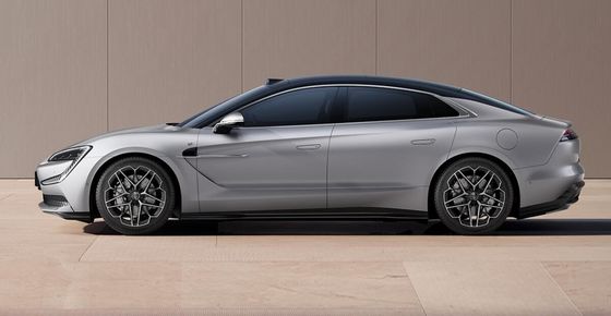 Sprzedaż 2024 Nowy samochód elektryczny BYD Yangwang U7 Sedan Opór wiatrowy Cd 0,195 240 kW Moc silnika