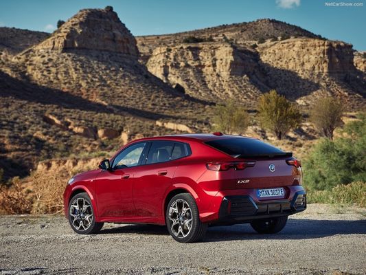 Gorąca sprzedaż Długodystansowy samochód elektryczny 2024 dla BMW IX2 449Km