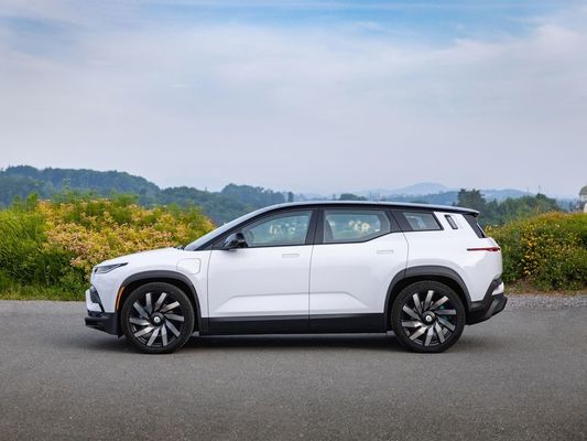 charakterystyczny pożądany SUV elektryczny rodziny Fisker Ocean elektryczny SUV o mocy 556 KM/737 Nm