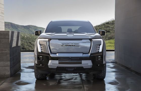 GMC Sierra EV podwójny układ napędowy z 754P przeznaczony do holowania do 9500 funtów i może ciągnąć do 1300 funtów ładunku użytecznego