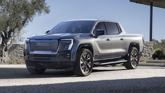 GMC Sierra EV podwójny układ napędowy z 754P przeznaczony do holowania do 9500 funtów i może ciągnąć do 1300 funtów ładunku użytecznego