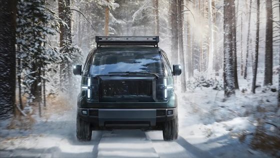 Specjalnie zbudowany pickup trcuk Canoo z 8 stopniowym łóżkiem z dużym wnętrzem do przechowywania