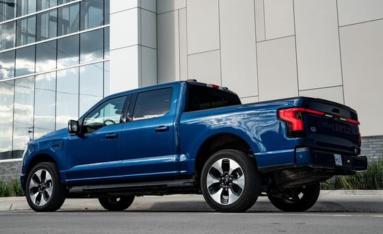 Samochód elektryczny Ford F-150 oświetlenie pickup czysto elektryczny z dużym zasięgiem i ogromnym magazynem