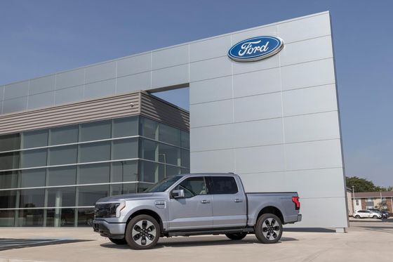 Samochód elektryczny Ford F-150 oświetlenie pickup czysto elektryczny z dużym zasięgiem i ogromnym magazynem