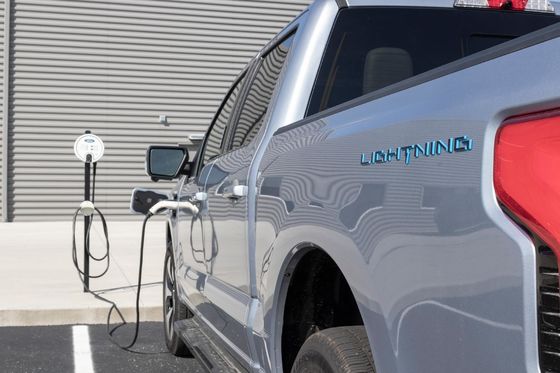 Samochód elektryczny Ford F-150 oświetlenie pickup czysto elektryczny z dużym zasięgiem i ogromnym magazynem