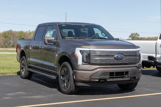 Samochód elektryczny Ford F-150 oświetlenie pickup czysto elektryczny z dużym zasięgiem i ogromnym magazynem