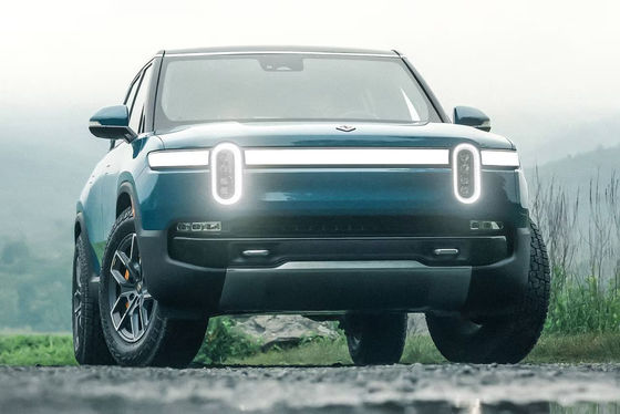 2023 RIVIAN R1S Cztery silniki 800P.S. zasięg 660 km, osiągając 60 mph w 3,1 s. Cały napęd elektryczny, 7 miejsc, wyższa klasy karabin.