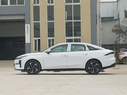 2024 Geely L6 Plug In Hybrid Electric Car z zasięgiem 1370 km