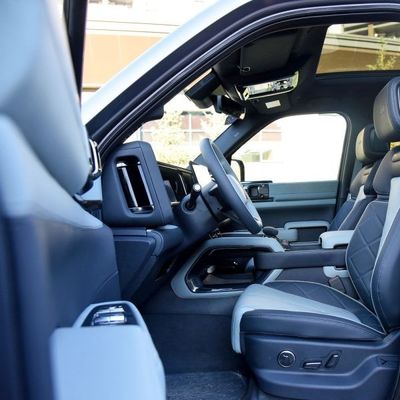 Nowy elektryczny z napędem na cztery koła PHEV Byd Formula Leopard 5 z maksymalną mocą wyjściową 505 kW i maksymalnym momentem obrotowym 760 N · m.