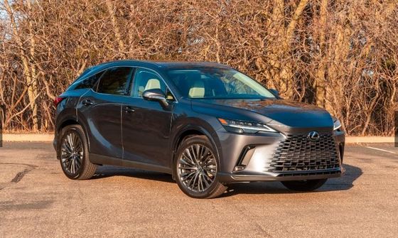 Luksusowy crossover SUV 2024 Lexus RX 450h+ PHEV z zasięgiem elektrycznym 37 mil