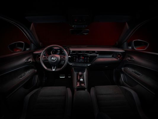 Najbardziej sportowy kompaktowy samochód Alfa Romeo Pierwszy EV Milano Z dwoma opcjami układu napędowego 156h & 240h WLTC 240 mil