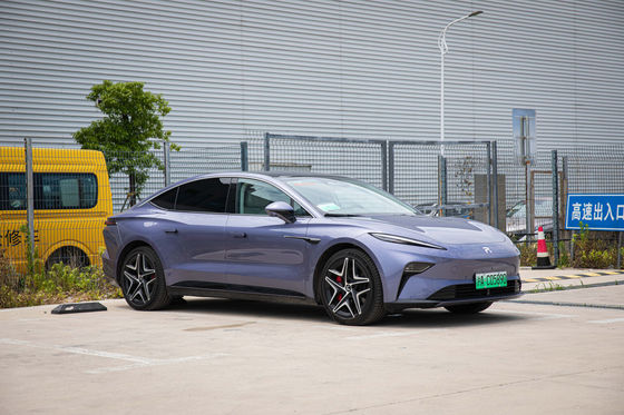 Czysty pojazd elektryczny Feifan F7 wyposażony jest w bezpłatne ładowanie baterii i wymianę na całe życie 500 km napędowy elektryczny