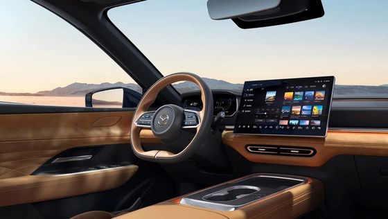 Pierwszy czysto elektryczny pojazd Mazda EZ-6 to elegancki sedan z napędem tylnym.