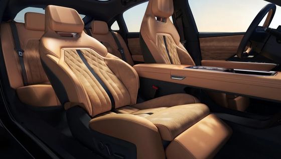 Pierwszy czysto elektryczny pojazd Mazda EZ-6 to elegancki sedan z napędem tylnym.