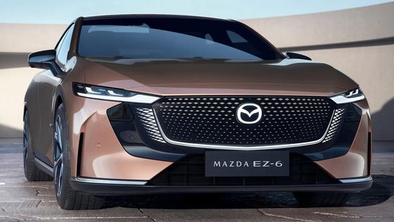 Pierwszy czysto elektryczny pojazd Mazda EZ-6 to elegancki sedan z napędem tylnym.