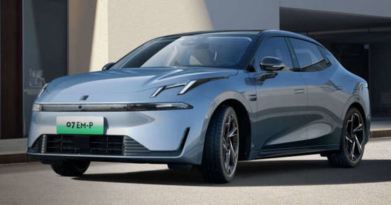Silny nowy samochód hybrydowy LYNK&CO 07 EM-P z 163 KM i 255 Nm momentu obrotowego oraz 160 kW mocy silnika i 3 prędkości skrzyni biegów DHT