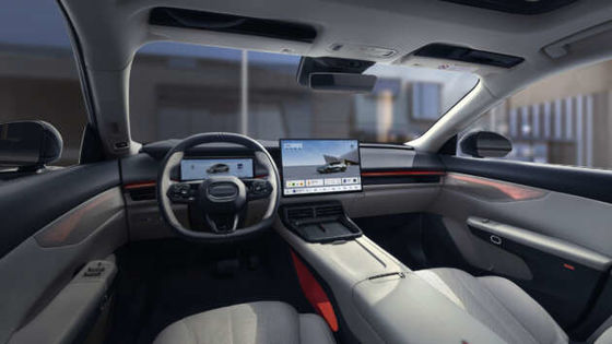 Silny nowy samochód hybrydowy LYNK&CO 07 EM-P z 163 KM i 255 Nm momentu obrotowego oraz 160 kW mocy silnika i 3 prędkości skrzyni biegów DHT