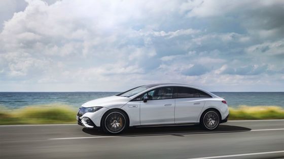 Elektryczny samochód Mercedes-Benz EQE AMG 53 4MATIC+ z mocą silnika 460kw/625P.s 220km/h