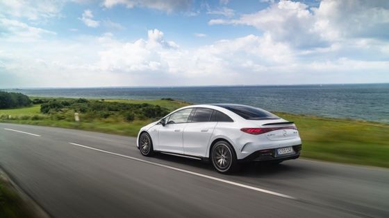 Elektryczny samochód Mercedes-Benz EQE AMG 53 4MATIC+ z mocą silnika 460kw/625P.s 220km/h