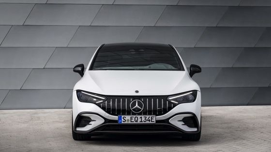 Elektryczny samochód Mercedes-Benz EQE AMG 53 4MATIC+ z mocą silnika 460kw/625P.s 220km/h