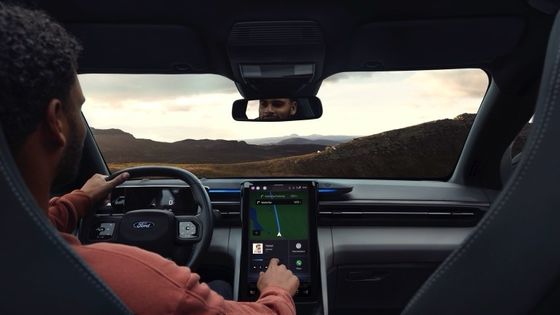 Gotowy do jazdy czysty elektryczny crossover Ford Explorer AWD z 532km WLTP 250kw/340P.s mocy silnika i prędkością maksymalną 180km/h