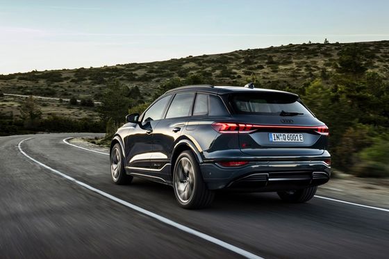 Długi zasięg z super szybkim ładowaniem 270kw i hojnym wyposażeniem w Audi Q6e-tron czysto elektryczny pojazd 285kw mocy