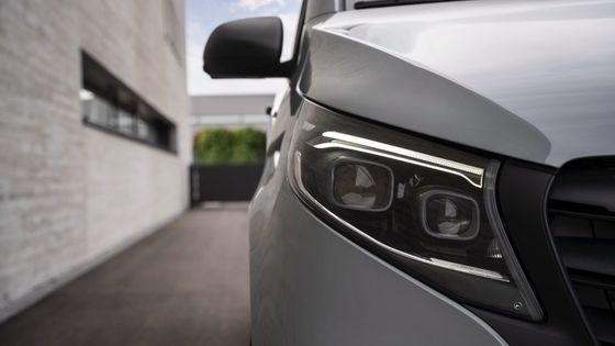 9-osobowy Mercedes-Benz EVito Tourer Long z silnikiem elektrycznym o mocy 201 KM i używalną baterią o mocy 90 kWh