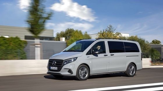 9-osobowy Mercedes-Benz EVito Tourer Long z silnikiem elektrycznym o mocy 201 KM i używalną baterią o mocy 90 kWh