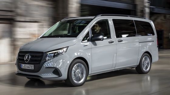 9-osobowy Mercedes-Benz EVito Tourer Long z silnikiem elektrycznym o mocy 201 KM i używalną baterią o mocy 90 kWh