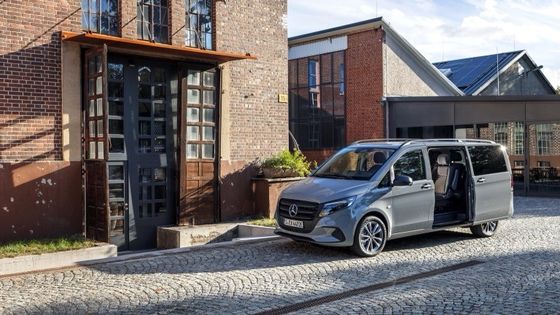 9-osobowy Mercedes-Benz EVito Tourer Long z silnikiem elektrycznym o mocy 201 KM i używalną baterią o mocy 90 kWh