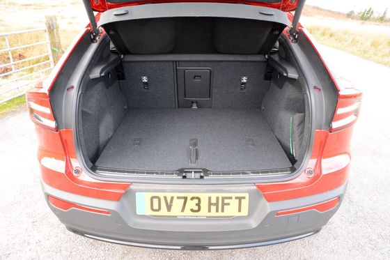 EV Volvo EC40 Ultimate Twin Motor z WLTP 326Miles 4,7sec przyspieszenie 0-62mph 408hp silnik konny