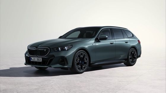 Najnowszy elektryczny samochód z akumulatorem o mocy 84,4 kWh, zasięg 329 mil, 335 KM i 430 Nm przy BMW i5 Touring eDrive40 z jedną prędkością RWD